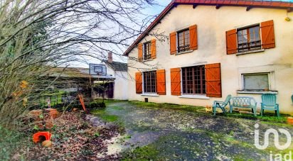 Village house 8 rooms of 230 m² in Maincy (77950)