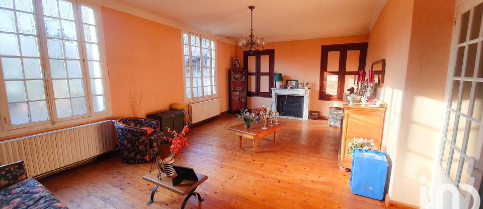 Village house 8 rooms of 230 m² in Maincy (77950)