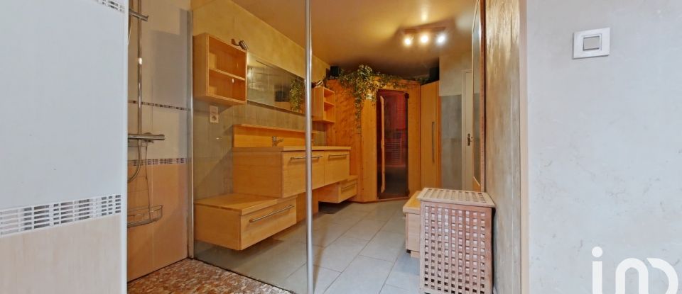 Apartment 4 rooms of 139 m² in La Rixouse (39200)