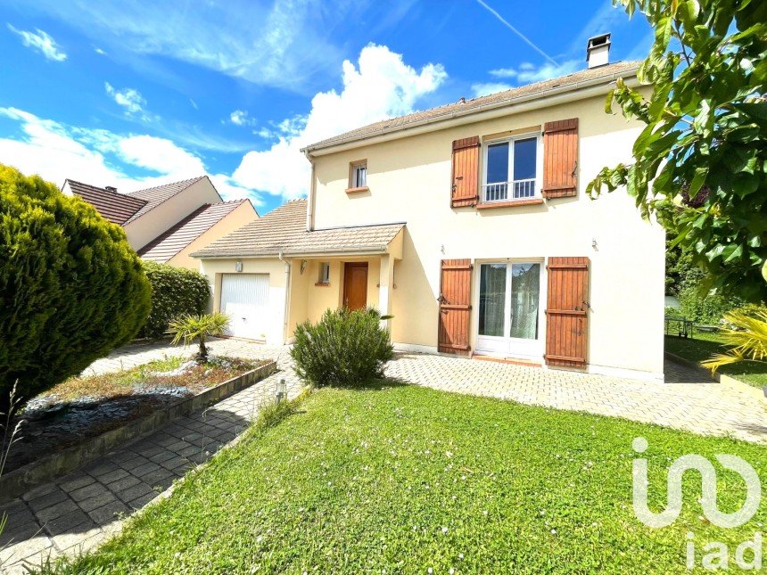 Traditional house 5 rooms of 121 m² in Montévrain (77144)