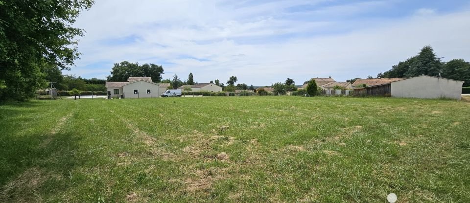 Terrain de 2 592 m² à Pranzac (16110)