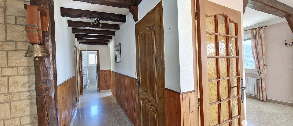 Maison 7 pièces de 161 m² à Morbier (39400)