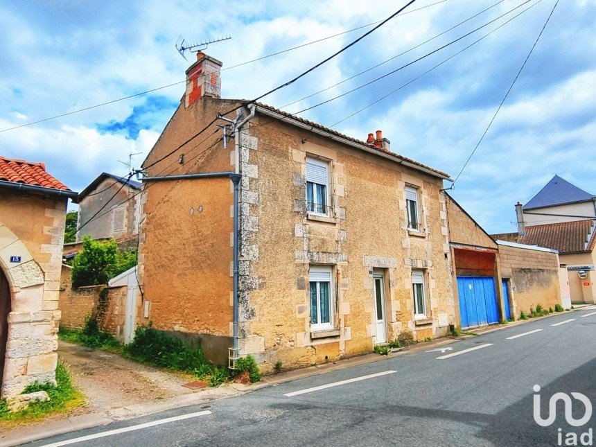 House 4 rooms of 82 m² in Neuville-de-Poitou (86170)