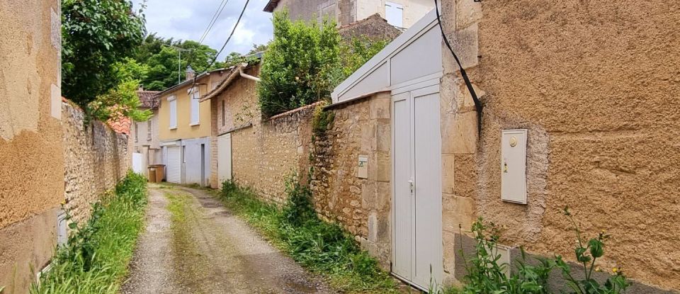 House 4 rooms of 82 m² in Neuville-de-Poitou (86170)