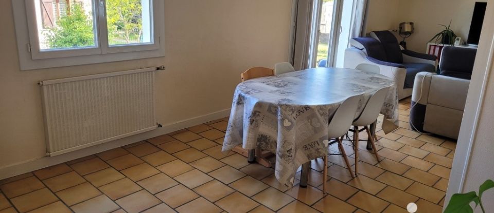 House 3 rooms of 81 m² in Châtillon-sur-Thouet (79200)