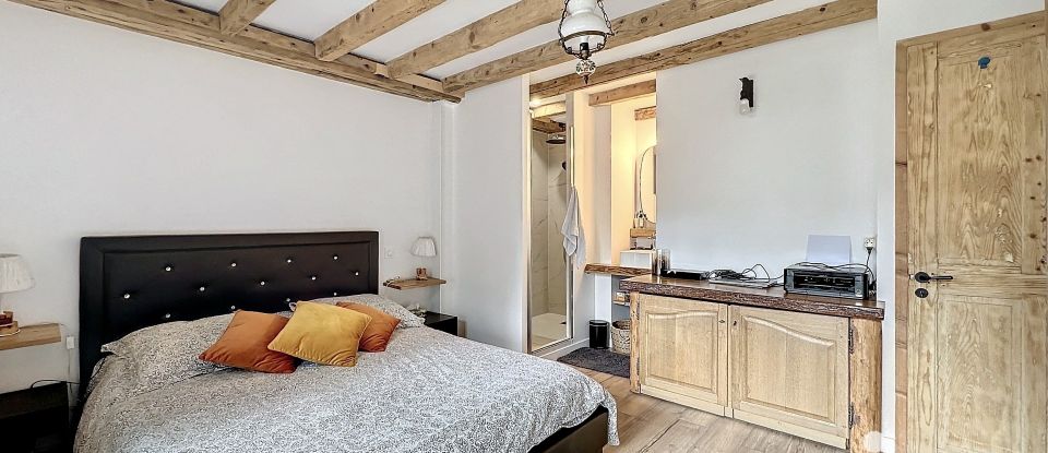 Maison 8 pièces de 175 m² à Duingt (74410)