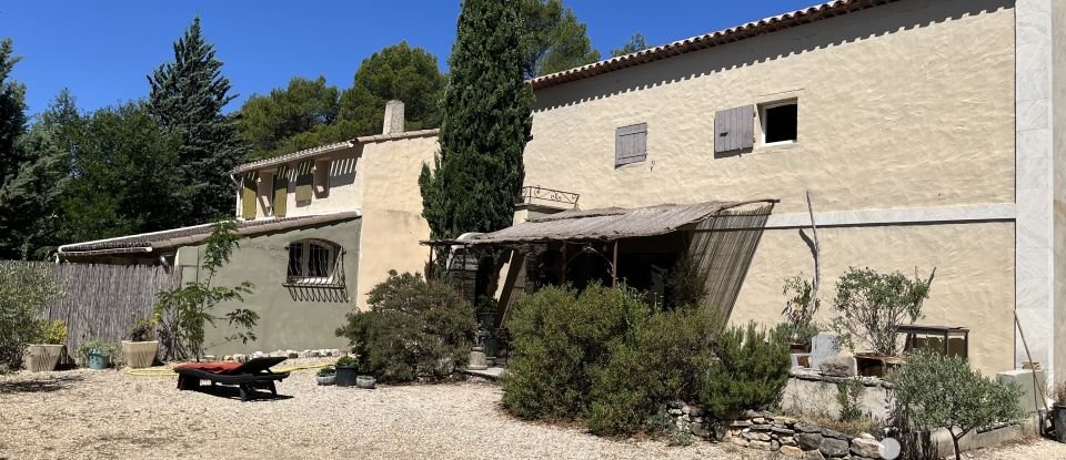 Maison traditionnelle 6 pièces de 220 m² à Peypin-d'Aigues (84240)