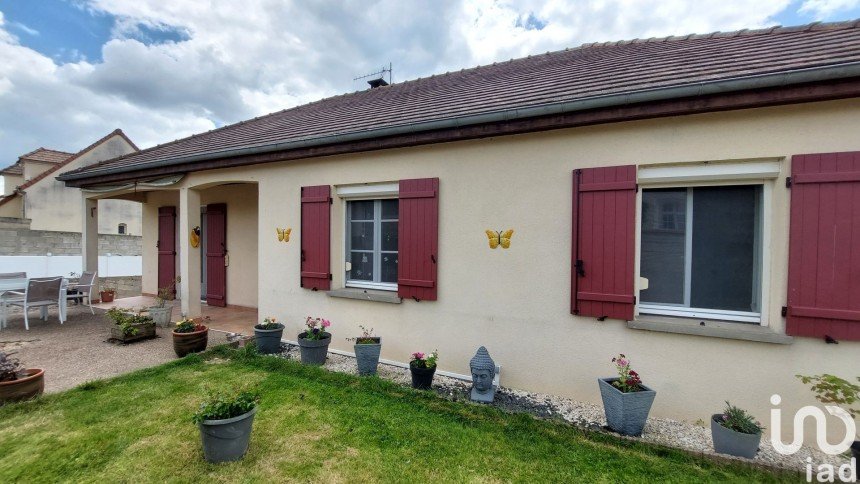 Maison 4 pièces de 100 m² à Vinneuf (89140)