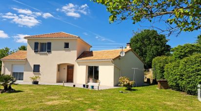 House 6 rooms of 132 m² in SENILLÉ (86100)