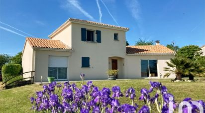 House 6 rooms of 132 m² in SENILLÉ (86100)