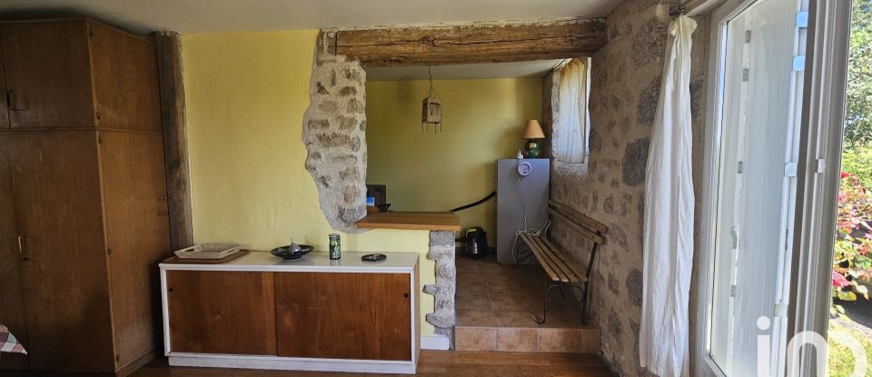 House 3 rooms of 101 m² in Saint-Mamet-la-Salvetat (15220)