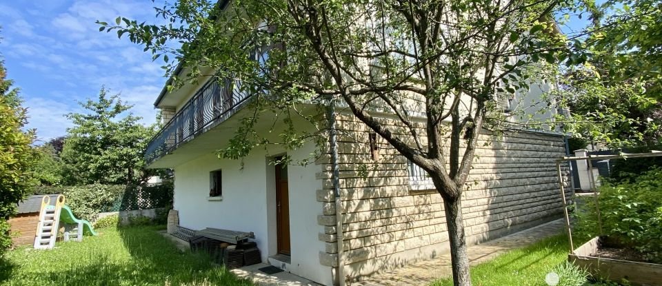 Traditional house 7 rooms of 160 m² in Saint-Leu-la-Forêt (95320)