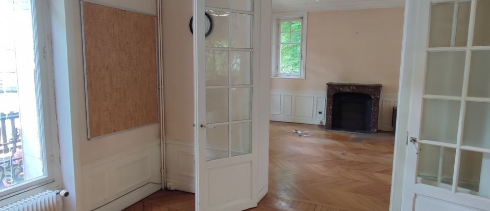 House 10 rooms of 215 m² in Fontainebleau (77300)