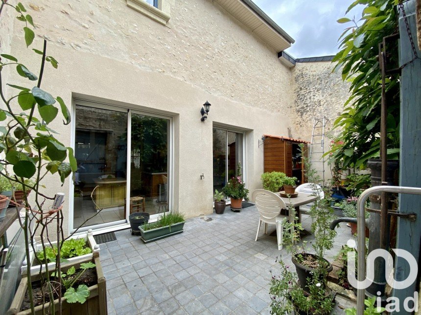 Maison 6 pièces de 184 m² à Montreuil-Bellay (49260)