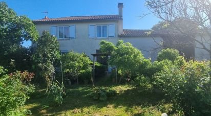 Country house 4 rooms of 91 m² in Saint-Pierre-d'Exideuil (86400)
