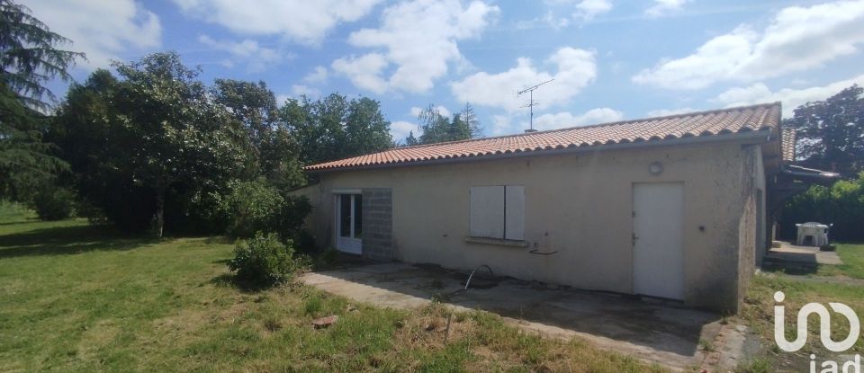 House 3 rooms of 58 m² in Coutras (33230)