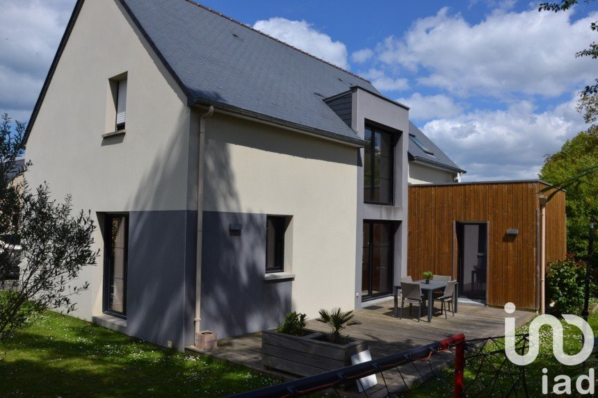 Maison traditionnelle 5 pièces de 131 m² à Saint-Lunaire (35800)