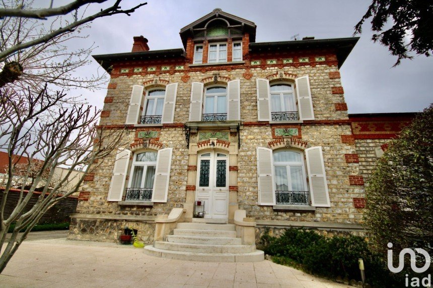 House 8 rooms of 240 m² in Montmagny (95360)