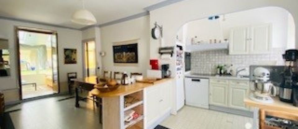 House 8 rooms of 200 m² in Saint-Amant-Tallende (63450)