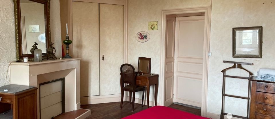 House 7 rooms of 185 m² in Fontaine-Chalendray (17510)