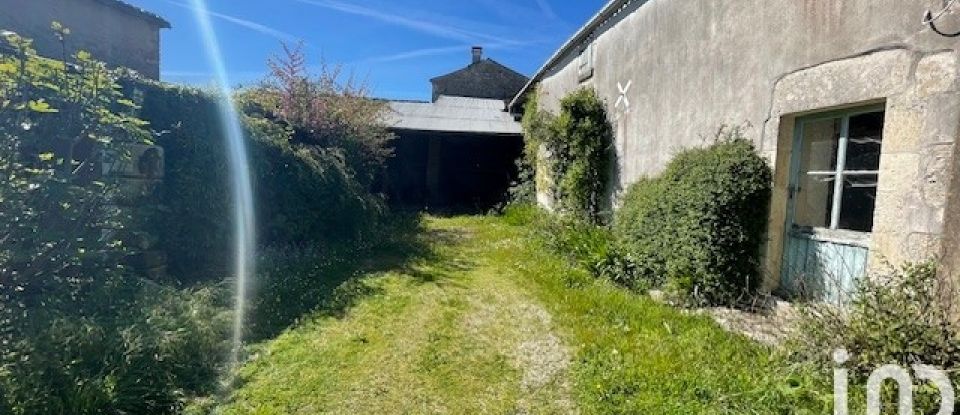 House 7 rooms of 185 m² in Fontaine-Chalendray (17510)