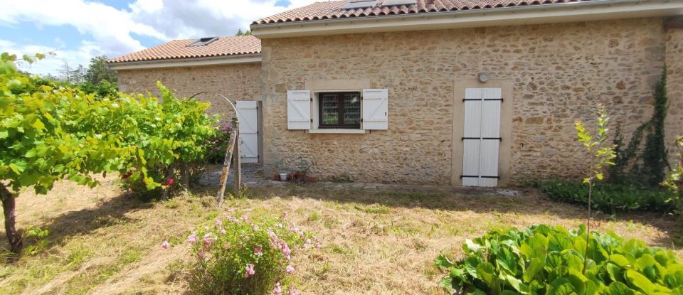 House 6 rooms of 117 m² in Lussac-les-Châteaux (86320)