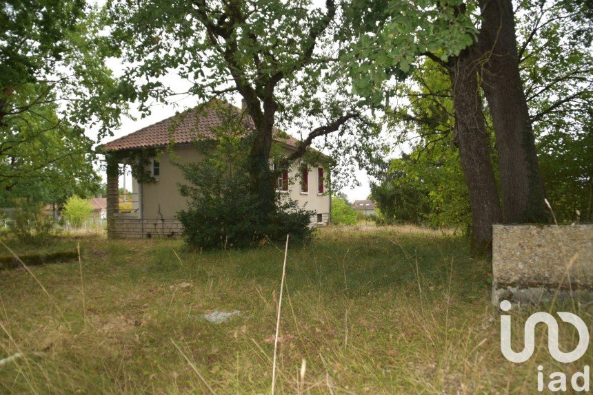 House 5 rooms of 67 m² in Vœuil-et-Giget (16400)