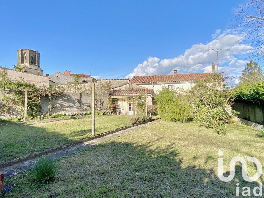 Traditional house 8 rooms of 127 m² in Vouvant (85120)