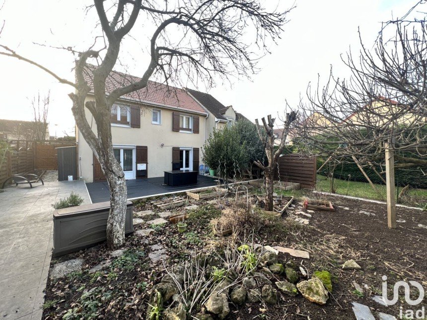 House 6 rooms of 95 m² in Saint-Pierre-du-Perray (91280)