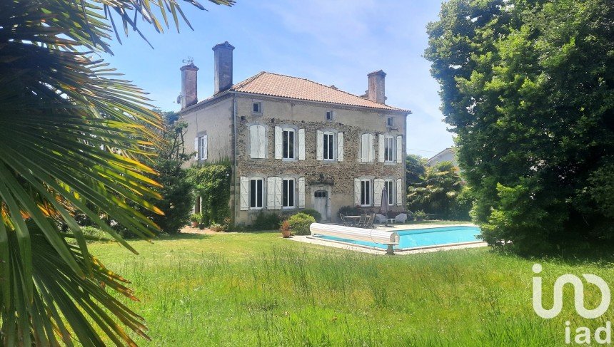 Maison de campagne 8 pièces de 291 m² à Saint-Mont (32400)