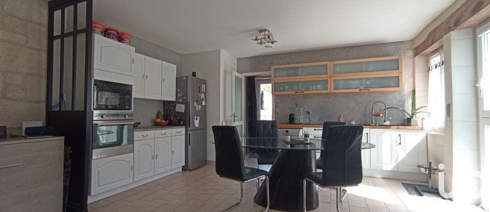 Traditional house 4 rooms of 123 m² in Neuil (37190)