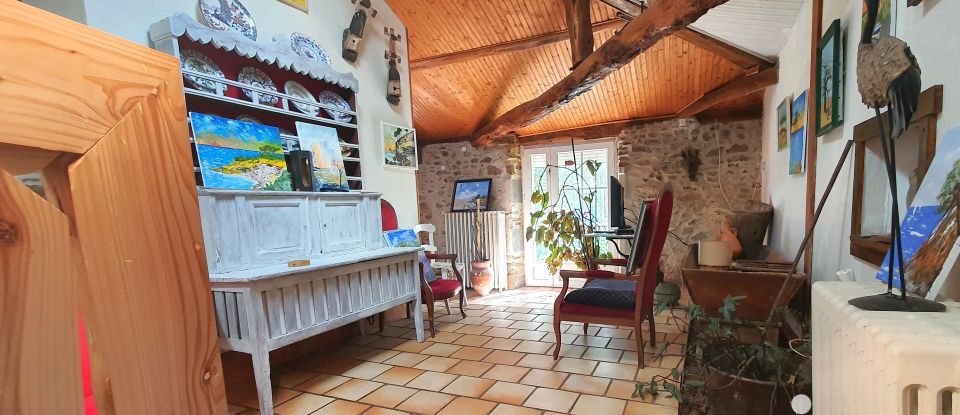 Longere 5 rooms of 200 m² in Mouzon (16310)