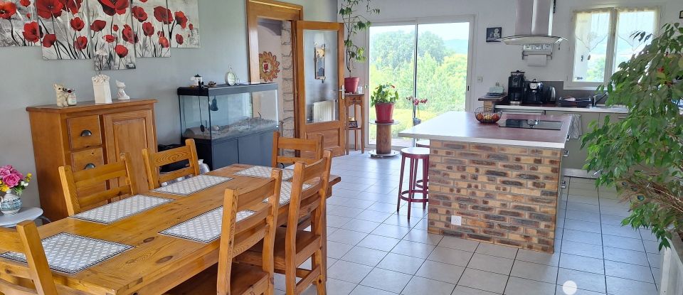 House 7 rooms of 115 m² in Cassaniouze (15340)