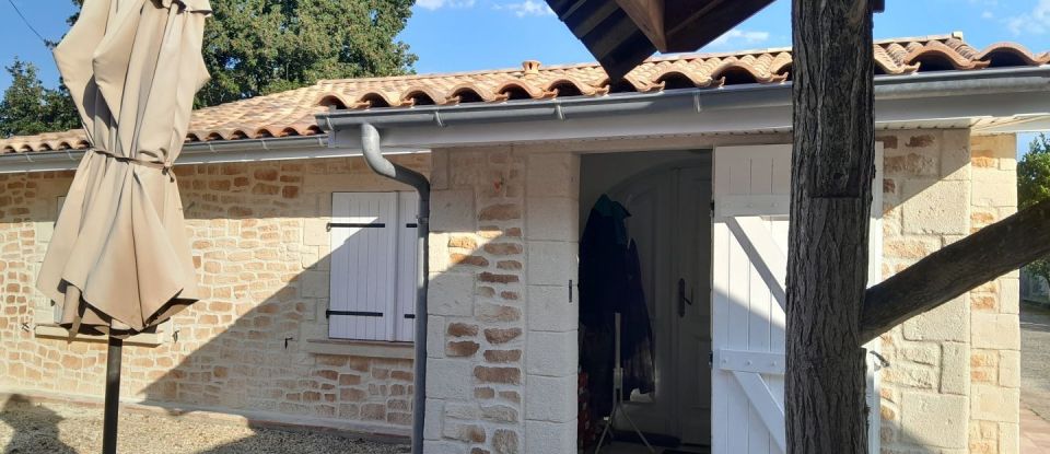 Maison 6 pièces de 100 m² à Les Églisottes-et-Chalaures (33230)