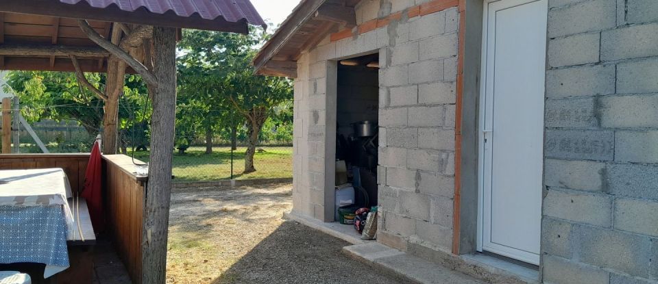 Maison 6 pièces de 100 m² à Les Églisottes-et-Chalaures (33230)