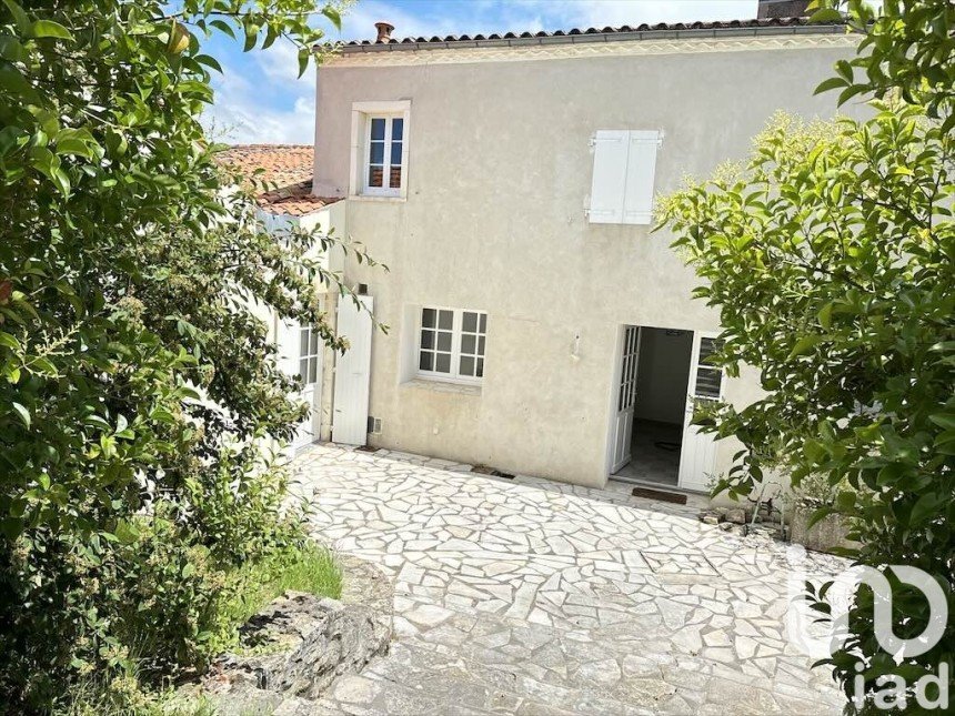 Town house 7 rooms of 183 m² in Saint-Xandre (17138)