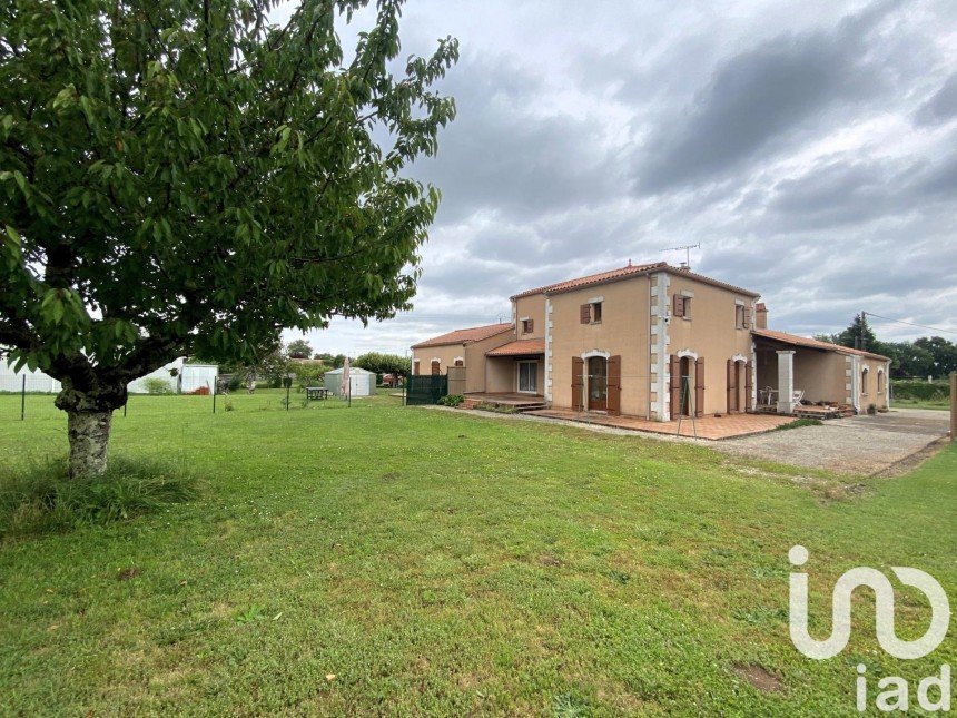 Maison traditionnelle 5 pièces de 153 m² à Saint-Yrieix-sur-Charente (16710)