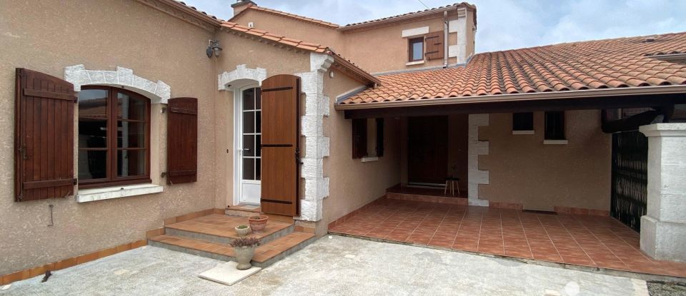 Maison traditionnelle 5 pièces de 153 m² à Saint-Yrieix-sur-Charente (16710)