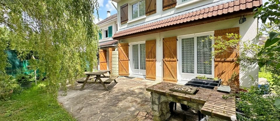 Maison traditionnelle 6 pièces de 145 m² à Pontault-Combault (77340)
