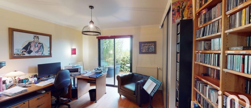 House 6 rooms of 141 m² in Carhaix-Plouguer (29270)