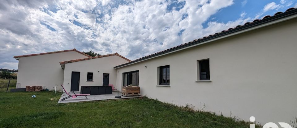 Maison traditionnelle 6 pièces de 139 m² à Saiguède (31470)