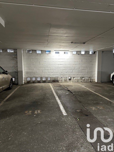Parking of 12 m² in Choisy-le-Roi (94600)