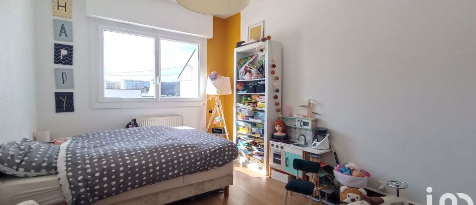 Appartement 4 pièces de 101 m² à Vannes (56000)