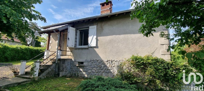 House 3 rooms of 60 m² in LE ROUGET (15290)