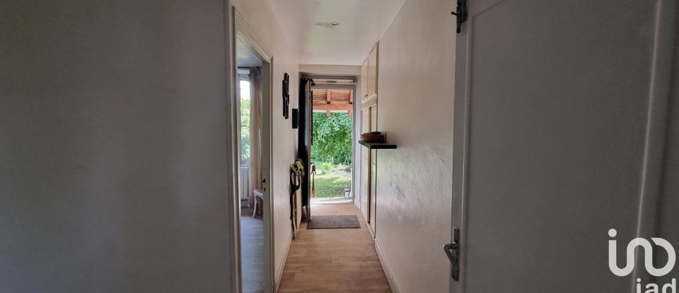 House 3 rooms of 60 m² in LE ROUGET (15290)