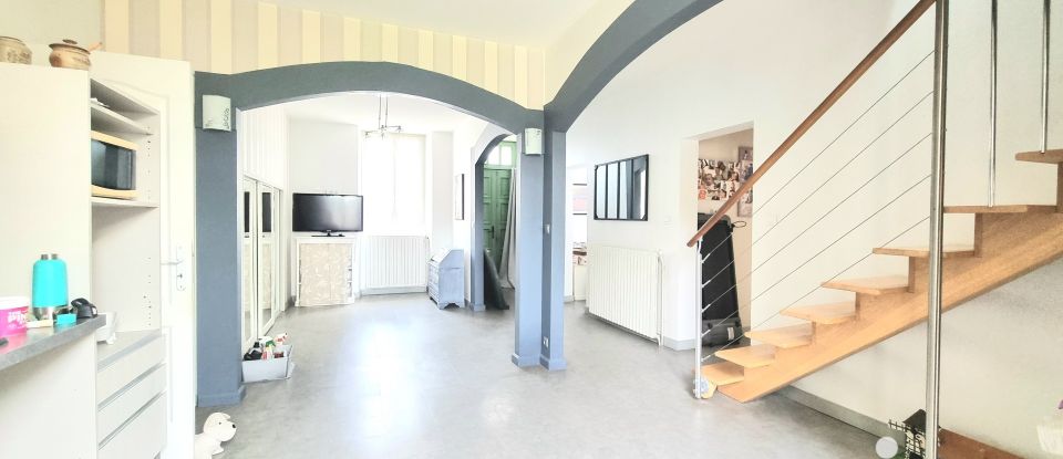 Maison traditionnelle 4 pièces de 110 m² à Saint-Cernin-de-Larche (19600)