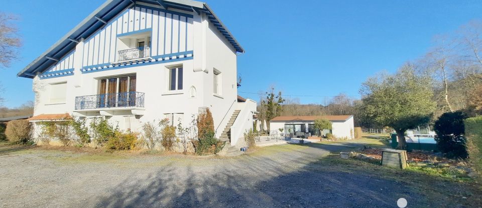 Maison 11 pièces de 466 m² à Lourdes (65100)