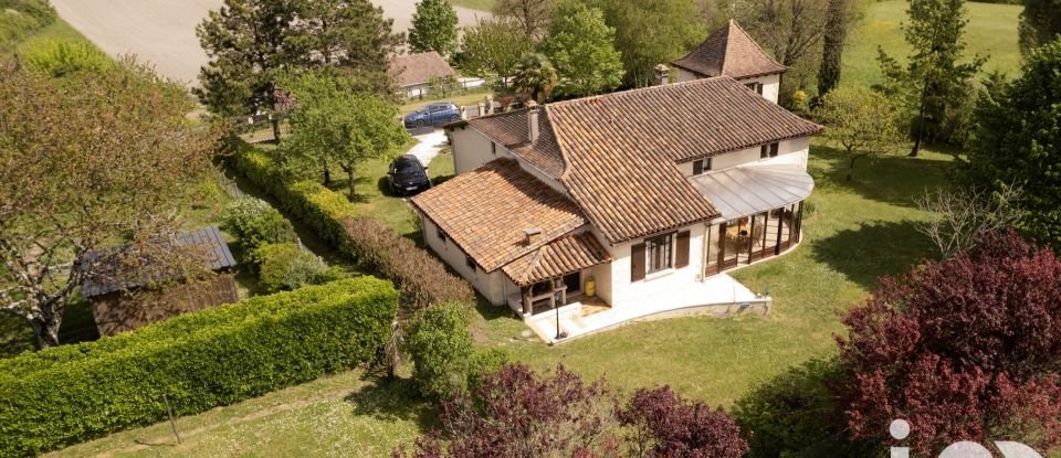 Maison 9 pièces de 232 m² à Châtignac (16480)