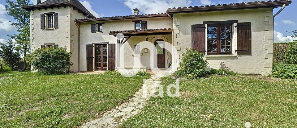 House 9 rooms of 232 m² in Châtignac (16480)