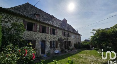 Mansion 8 rooms of 180 m² in Roannes-Saint-Mary (15220)